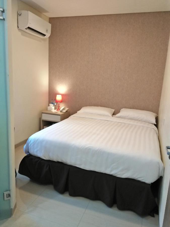 Kitara Hotel Jakarta Room photo